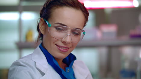 Happy-researcher-in-lab.-Lab-resercher-face-in-safety-glasses.-Woman-scientist